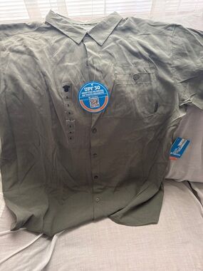 Columbia Men's green  size XL Short-Sleeve Button-Down Shirt